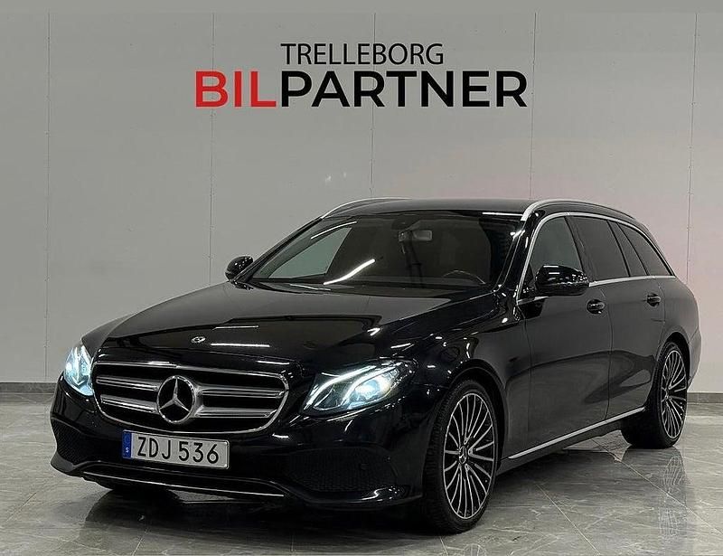 Svart Begagnad 2017 Mercedes E200 Avantgarde Kombi | 169 900 kr (Marknadspris) - Bild 1/4