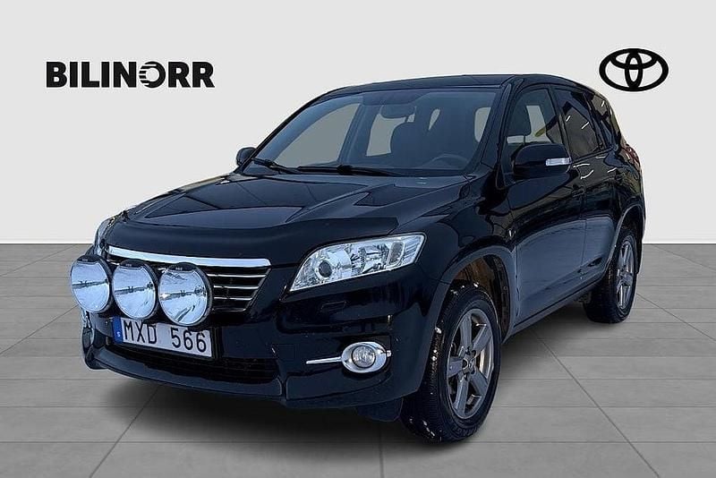 Svart Begagnad 2012 Toyota RAV4 SUV | 99 900 kr (Marknadspris) - Bild 1/4
