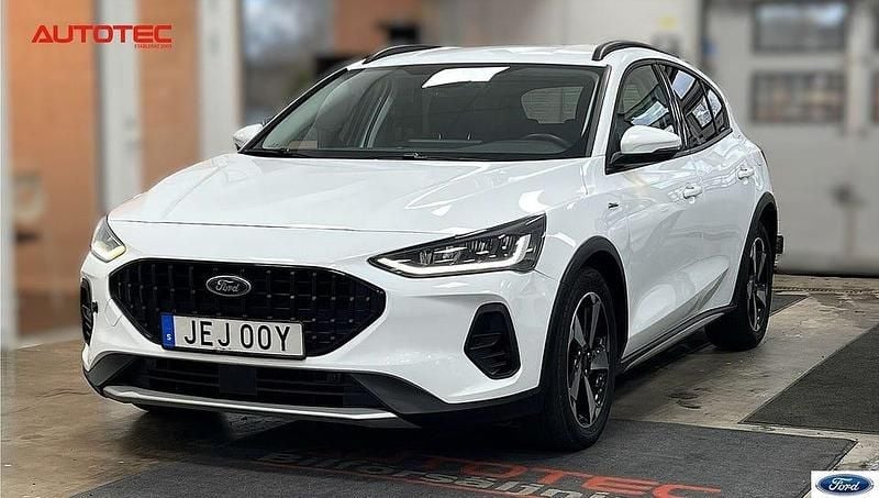 Vit Begagnad 2023 Ford Focus Business Edition Halvkombi | 184 900 kr (Bra pris) - Bild 1/4