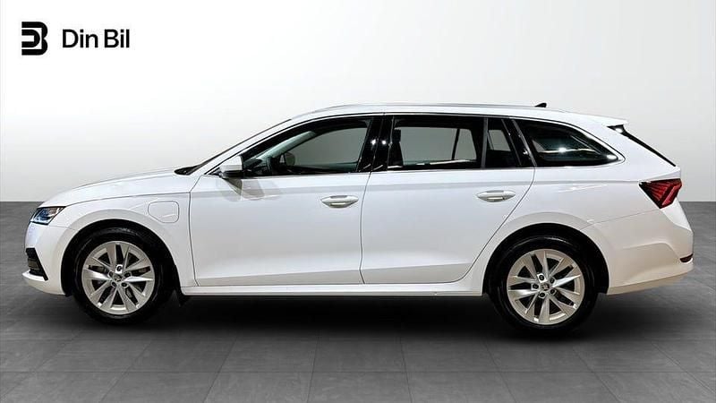 Begagnad Skoda Octavia Style 150 HK (110 kW) 2024 Candy white Kombi