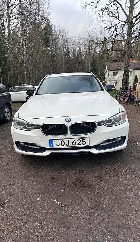 Begagnad 2013 BMW 320 Kombi | 90 000 kr (Marknadspris) - Bild 1/4