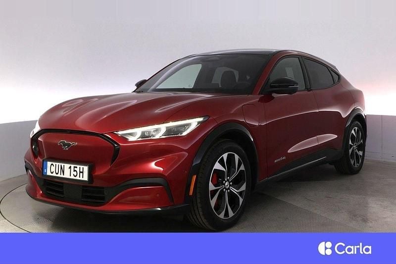 Röd Begagnad 2021 Ford Mustang Mach-E Standard Range SUV | 329 900 kr (Marknadspris) - Bild 1/4