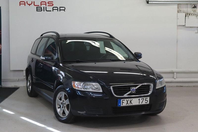 Svart Begagnad 2009 Volvo V50 Kinetic Kombi | 44 900 kr (Marknadspris) - Bild 1/4