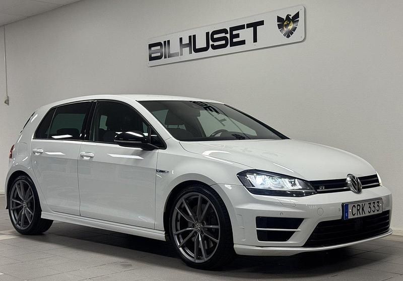 Vit Begagnad 2014 VW Golf VII R Halvkombi | 239 900 kr (Dyr) - Bild 1/4