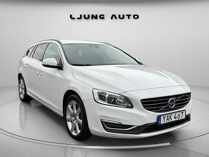 Vit Begagnad 2016 Volvo V60 Momentum Kombi | 139 900 kr (Marknadspris) - Bild 1/4
