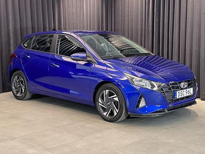 Blå Begagnad 2022 Hyundai i20 Essential Halvkombi | 149 000 kr (Marknadspris) - Bild 1/4