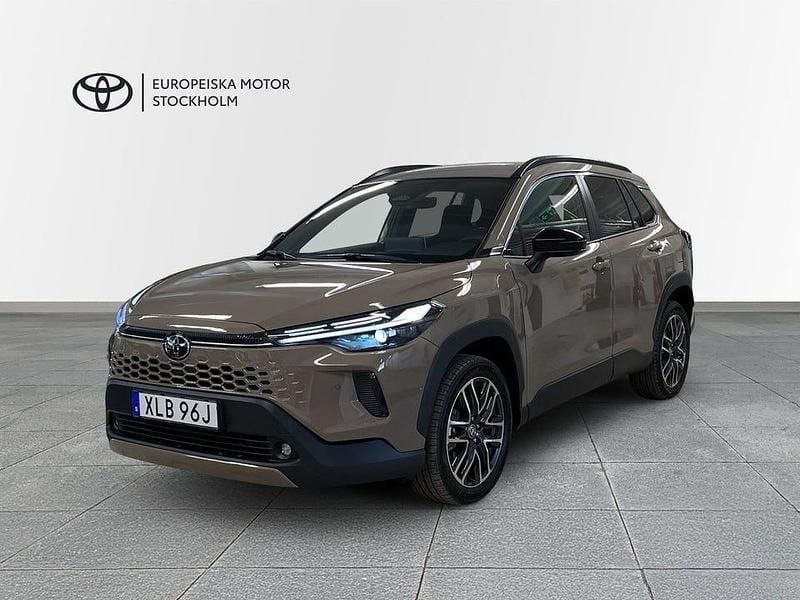Begagnad Toyota Corolla Cross Style 197 HK (144 kW) 2025 Brun SUV
