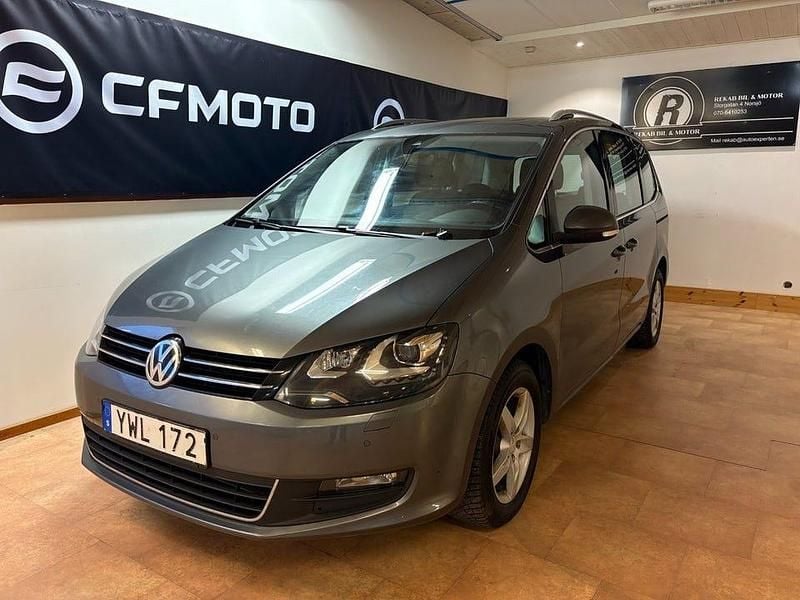 Begagnad VW Sharan 150 HK (110 kW) 2018 Grå Minibuss