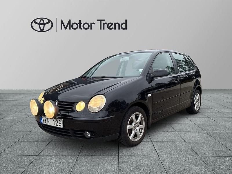 Svart Begagnad 2005 VW Polo Halvkombi | 26 900 kr (Marknadspris) - Bild 1/4