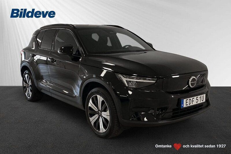 Svart Begagnad 2023 Volvo XC40 Core SUV | 369 900 kr - Bild 1/4