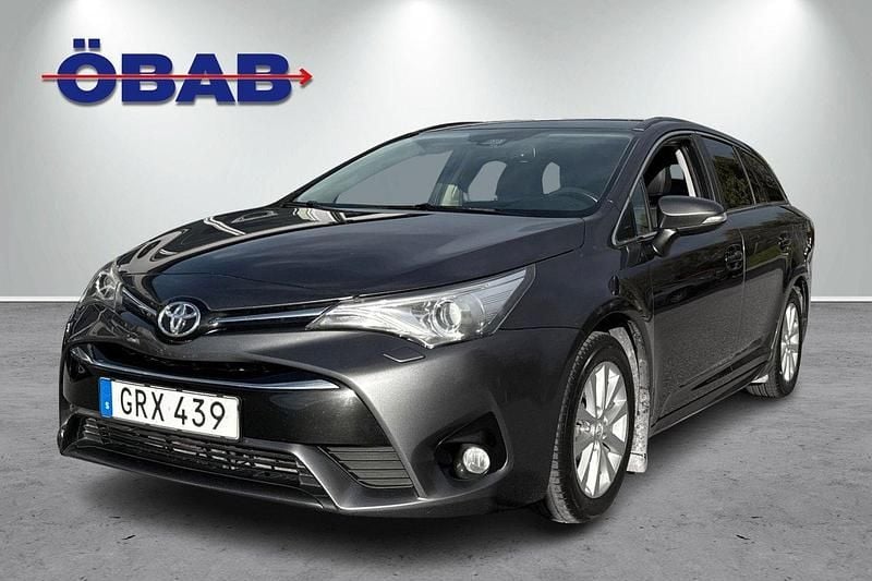 Mörkgrå Begagnad 2015 Toyota Avensis Multidrive S Kombi | 138 900 kr (Lite dyr) - Bild 1/4
