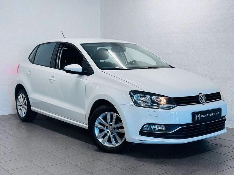 Vit Begagnad 2016 VW Polo Halvkombi | 89 900 kr (Marknadspris) - Bild 1/4