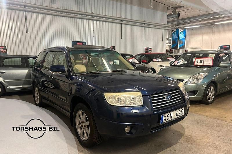 Mörkblå (blå) Begagnad 2006 Subaru Forester SUV | 49 900 kr (Lite dyr) - Bild 1/3