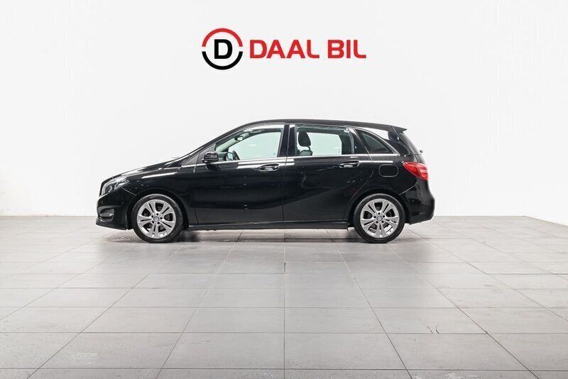 Svart Begagnad 2016 Mercedes B200 Urban Minibuss | 134 700 kr (Marknadspris) - Bild 1/4