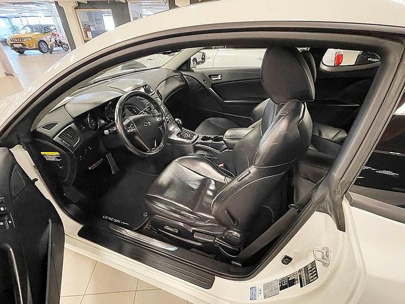 Begagnad Hyundai Genesis 304 HK (223 kW) 2010 Vit Sportkupé