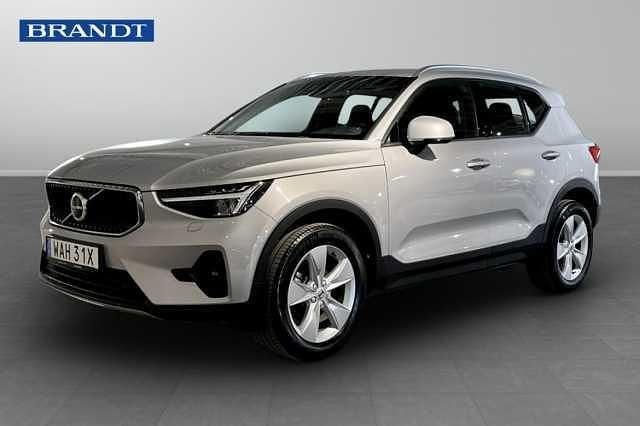 Silver Begagnad 2023 Volvo XC40 SUV | 274 900 kr (Bra pris) - Bild 1/4