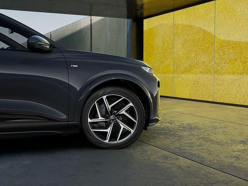 Ny Audi Q6 e-tron 314 kW (428 HK) 2026 SUV