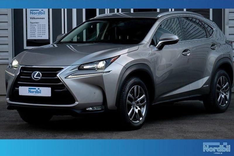 Grå Begagnad 2016 Lexus NX300h Executive Line SUV | 194 800 kr (Bra pris) - Bild 1/4