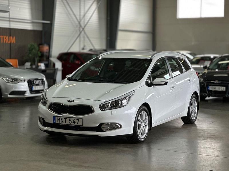 Vit Begagnad 2014 Kia Ceed Sportswagon Kombi | 119 900 kr (Marknadspris) - Bild 1/4