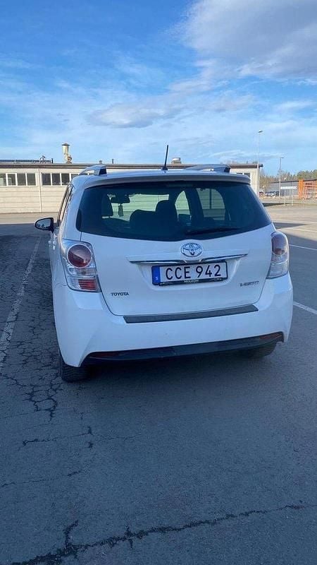Vit Begagnad 2014 Toyota Verso Edition Minibuss | 79 900 kr (Marknadspris) - Bild 1/4