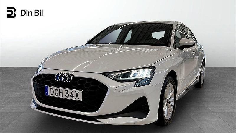 Vit Begagnad 2024 Audi A3 Sportback Proline Halvkombi | 314 000 kr (Lite dyr) - Bild 1/4