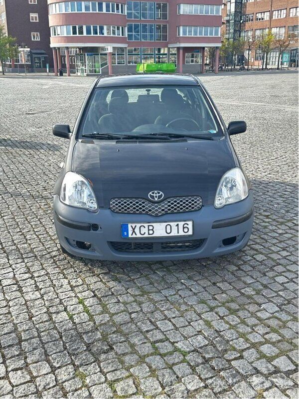 Svart Begagnad 2005 Toyota Yaris Halvkombi | 19 000 kr (Marknadspris) - Bild 1/4