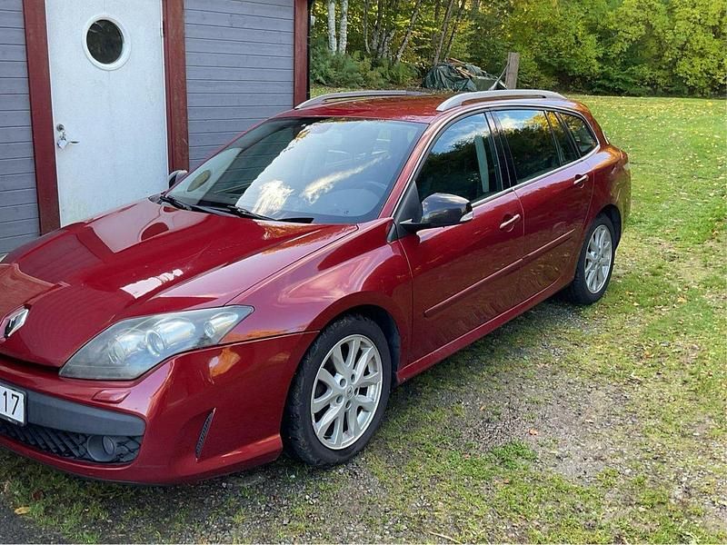 Röd Begagnad 2010 Renault Laguna GrandTour Kombi | 28 500 kr (Bra pris) - Bild 1/3