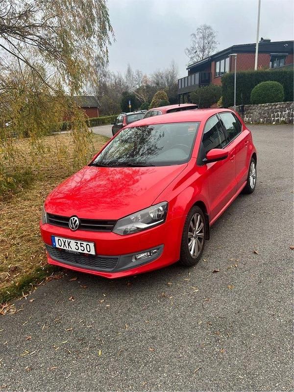Röd Begagnad 2011 VW Polo Halvkombi | 39 000 kr (Bra pris) - Bild 1/4