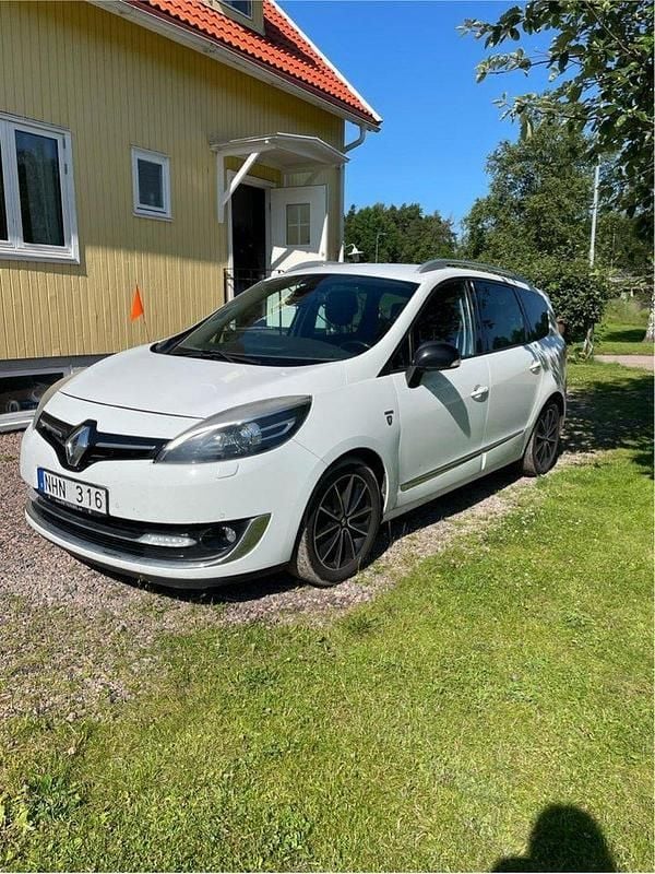 Vit Begagnad 2013 Renault Grand Scénic III Bose Edition Minibuss | 48 900 kr (Bra pris) - Bild 1/2