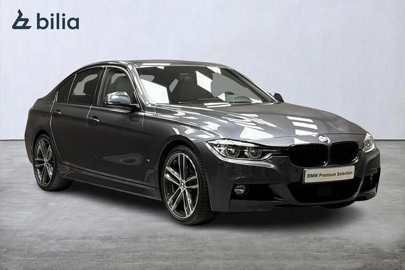 Grå Begagnad 2018 BMW 330 M Sport Sedan | 258 900 kr - Bild 1/4