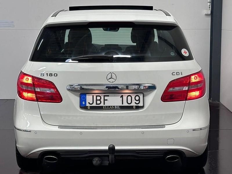 Begagnad Mercedes B180 109 HK (80 kW) 2013 Vit Minibuss