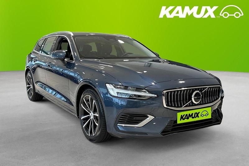 Blå Begagnad 2022 Volvo V60 Plus Kombi | 439 900 kr (Marknadspris) - Bild 1/4