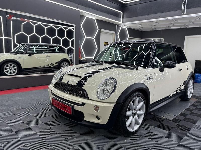 Vit Begagnad 2006 Mini Cooper S Halvkombi | 72 900 kr (Superpris) - Bild 1/4