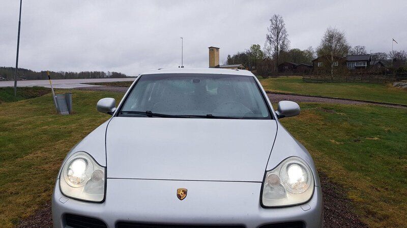 Silver Begagnad 2005 Porsche Cayenne SUV | 89 000 kr (Marknadspris) - Bild 1/4