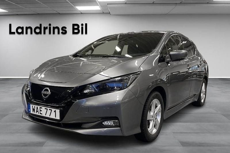 Grå Begagnad 2022 Nissan Leaf N-Connecta Halvkombi | 199 000 kr (Marknadspris) - Bild 1/4