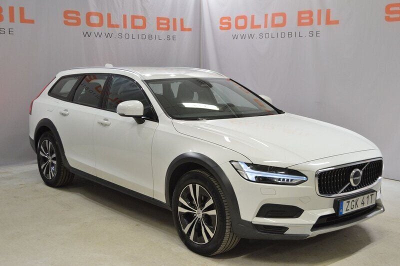Vit Begagnad 2021 Volvo V90 CC Momentum Kombi | 339 900 kr (Marknadspris) - Bild 1/4
