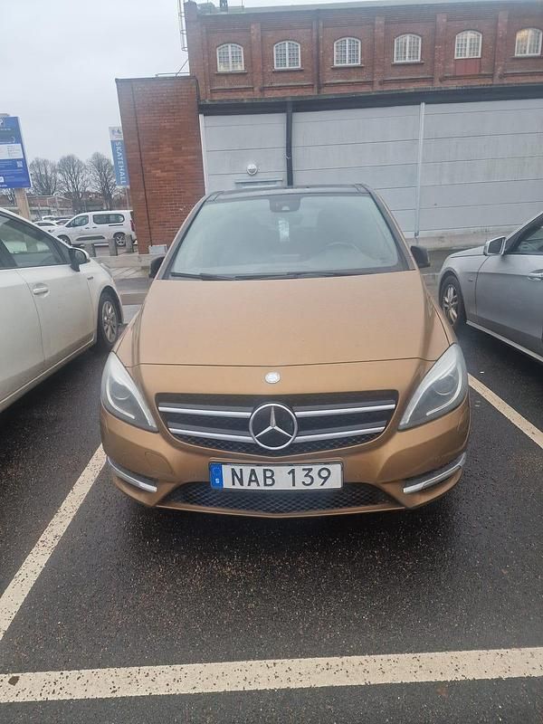 Begagnad 2013 Mercedes B200 Minibuss | 105 000 kr (Lite dyr) - Bild 1/4