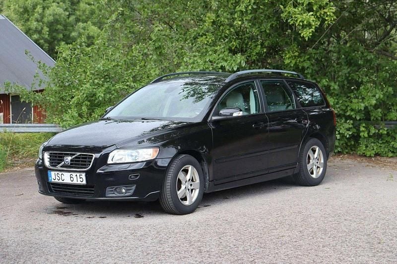 Svart Begagnad 2009 Volvo V50 Momentum Kombi | 39 000 kr (Bra pris) - Bild 1/4