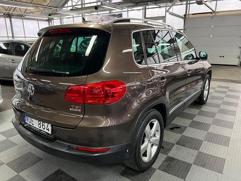 Begagnad VW Tiguan Sportline 160 HK (117 kW) 2011 Brun SUV