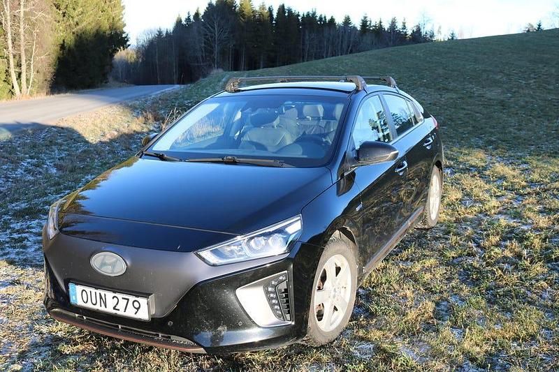 Begagnad Hyundai Ioniq 88 kW (120 HK) 2018 Halvkombi