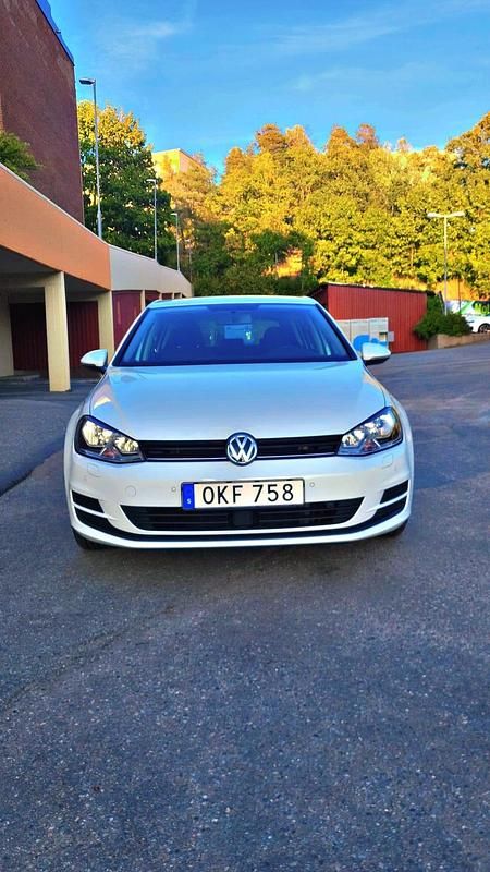 Begagnad 2017 VW Golf VII Halvkombi | 159 900 kr (Bra pris) - Bild 1/4