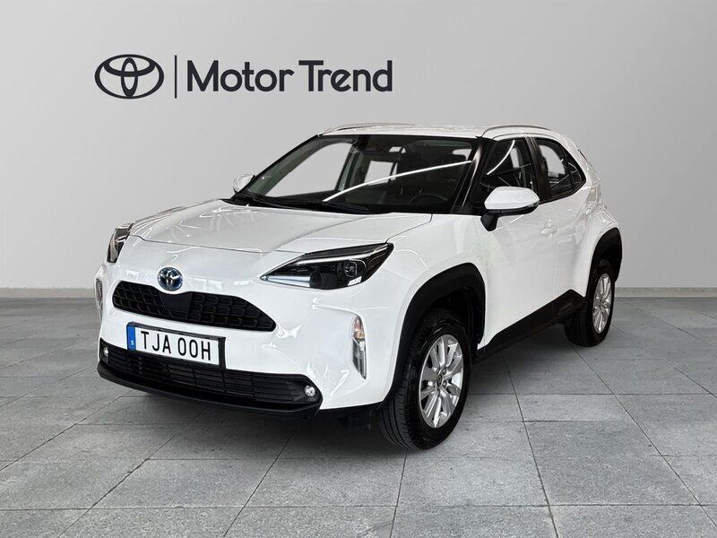 Vit Begagnad 2022 Toyota Yaris Cross Active SUV | 279 000 kr (Marknadspris) - Bild 1/4