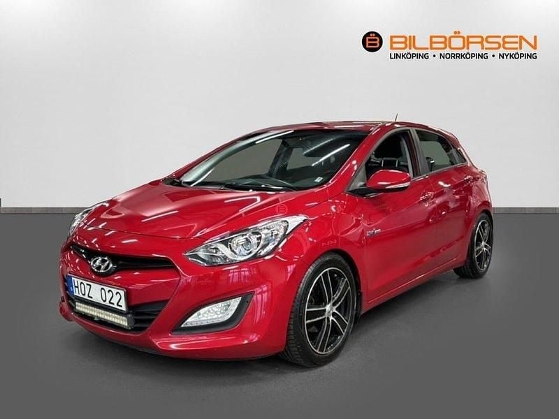 Röd Begagnad 2013 Hyundai i30 Sport Halvkombi | 79 900 kr (Marknadspris) - Bild 1/4