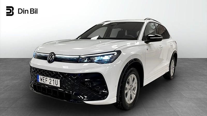 Pure white Begagnad 2025 VW Tiguan R-line SUV | 489 900 kr (Marknadspris) - Bild 1/4