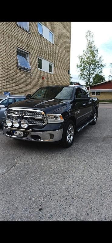 Svart Begagnad 2014 RAM 1500 Pickup | 265 000 kr (Marknadspris) - Bild 1/2