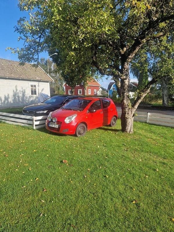 Röd Begagnad 2009 Suzuki Alto Halvkombi | 29 000 kr (Marknadspris) - Bild 1/4