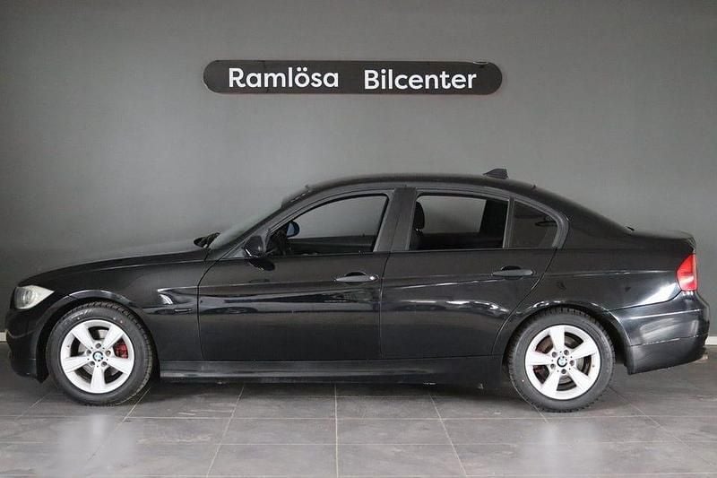 Begagnad BMW 318 Sport Line 130 HK (95 kW) 2006 Svart Sedan