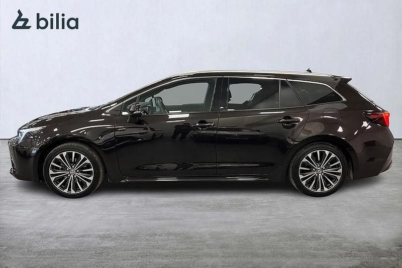 Begagnad Toyota Corolla Style 141 HK (103 kW) 2023 Mörkbrun Kombi