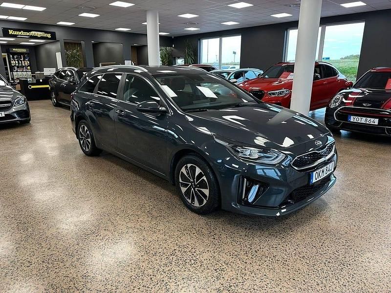 Grå Begagnad 2021 Kia Ceed Sportswagon Kombi | 219 900 kr (Bra pris) - Bild 1/4