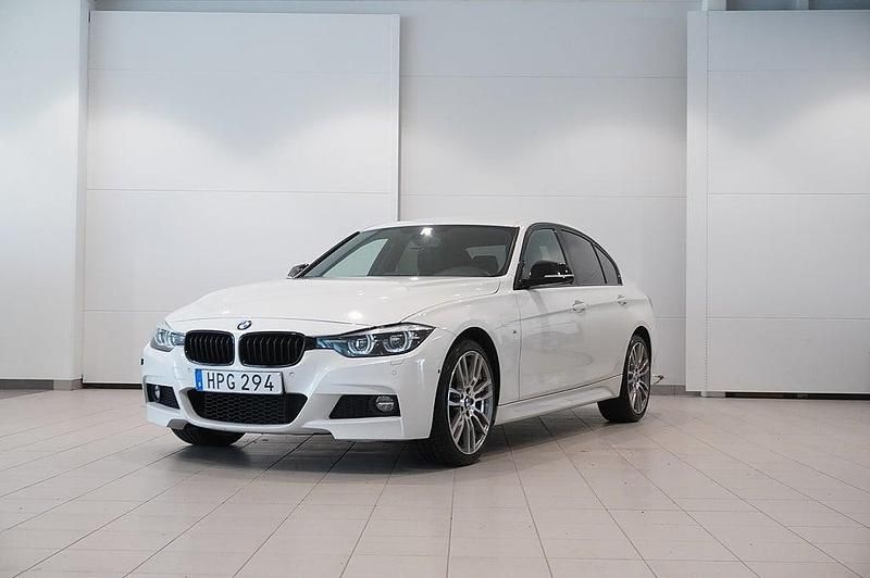 Alpinvit Begagnad 2018 BMW 320 M Sport Sedan | 229 800 kr (Marknadspris) - Bild 1/4